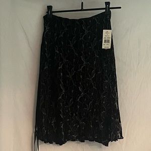 NWT Woman’s small Joe Benbasset black silky belt skirt $22